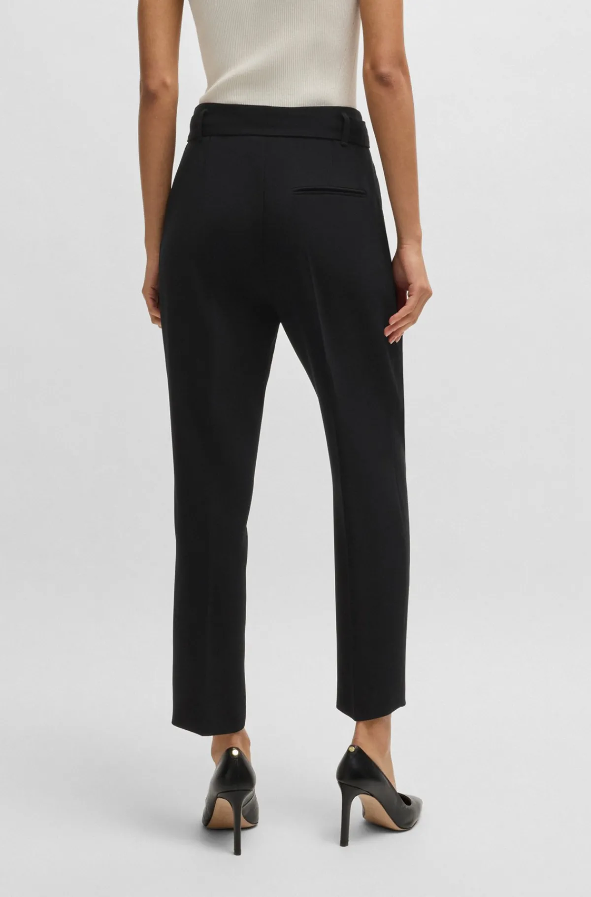 afkortede_bukser_med_regular_fit_i_strygelet_crepe_3-3.webp HUGO BOSS Afkortede Bukser Med Regular Fit I Strygelet Crepe Sort Online