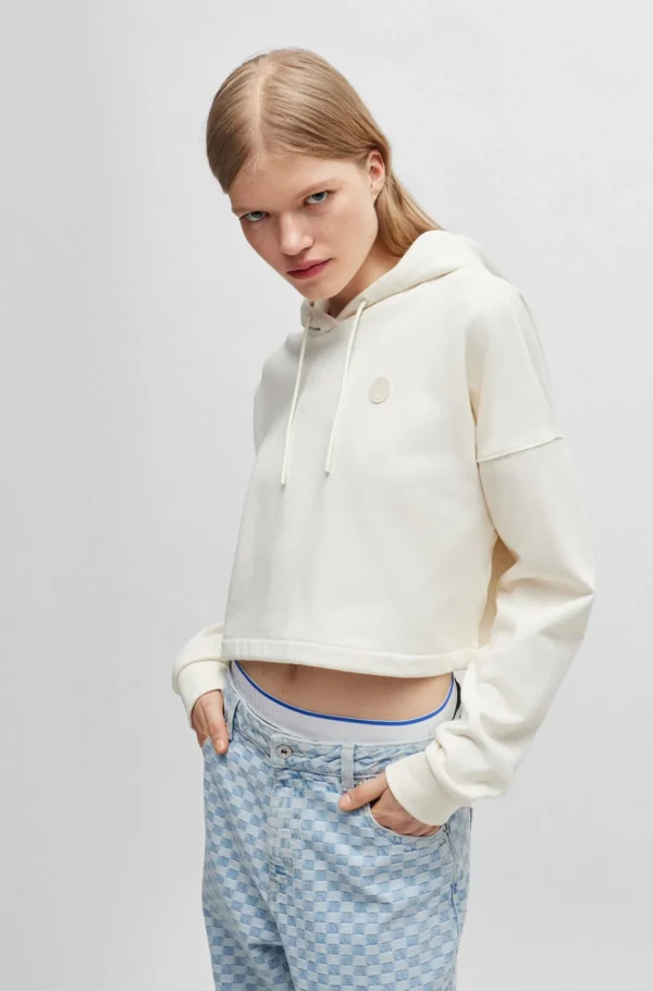 HUGO BOSS Afkortet Hættetrøje I Bomuldsfrotté Med Happy HUGO Logobadge Naturlig Fashion