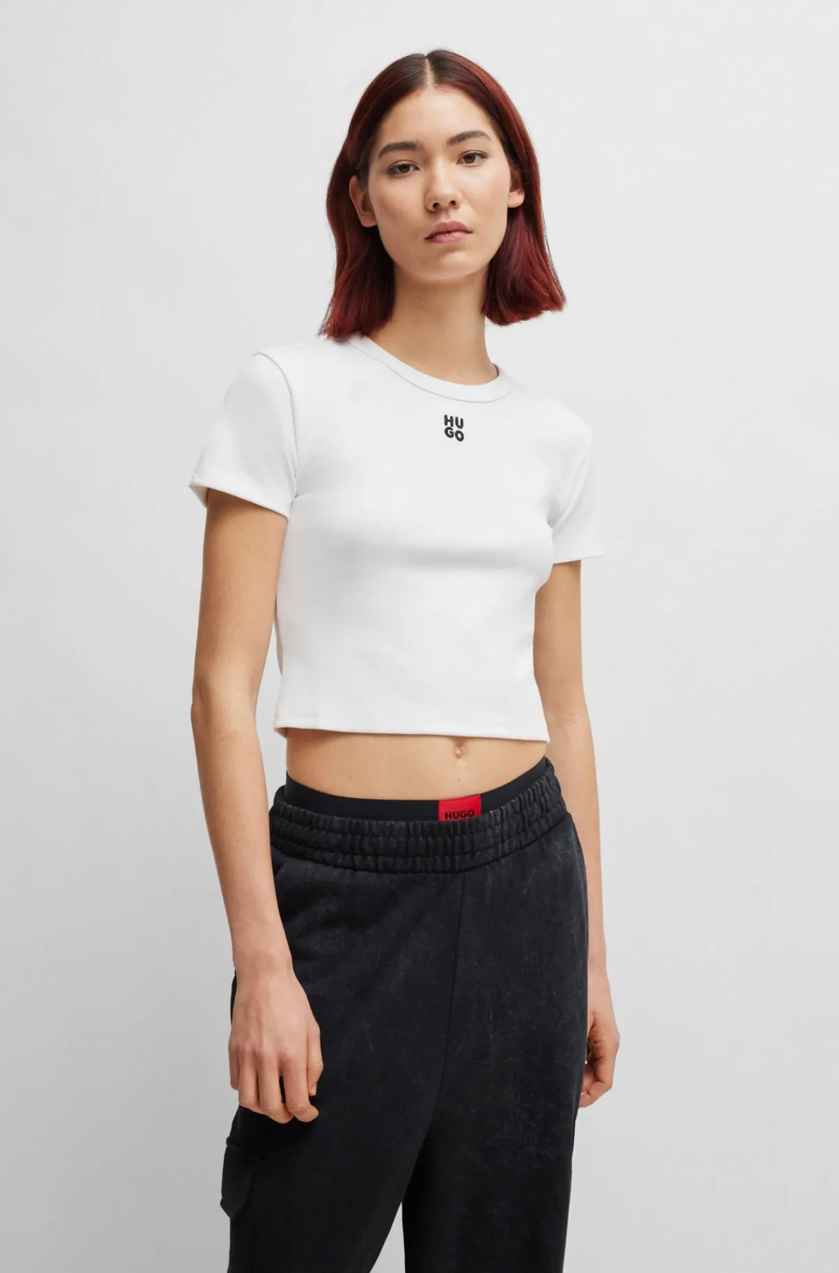 afkortet_tshirt_i_bomuldsblanding_med_slim_fit_og_stablet_logo_0.webp HUGO BOSS Afkortet T-shirt I Bomuldsblanding Med Slim Fit Og Stablet Logo Hvid New
