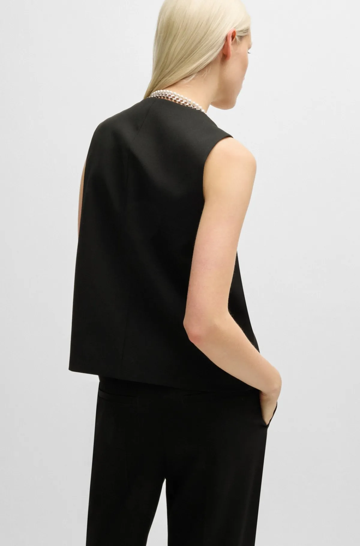 allgender_vest_med_oversize_fit_i_materiale_med_strk_4.webp HUGO BOSS All-gender Vest Med Oversize Fit I Materiale Med Stræk Sort Cheap