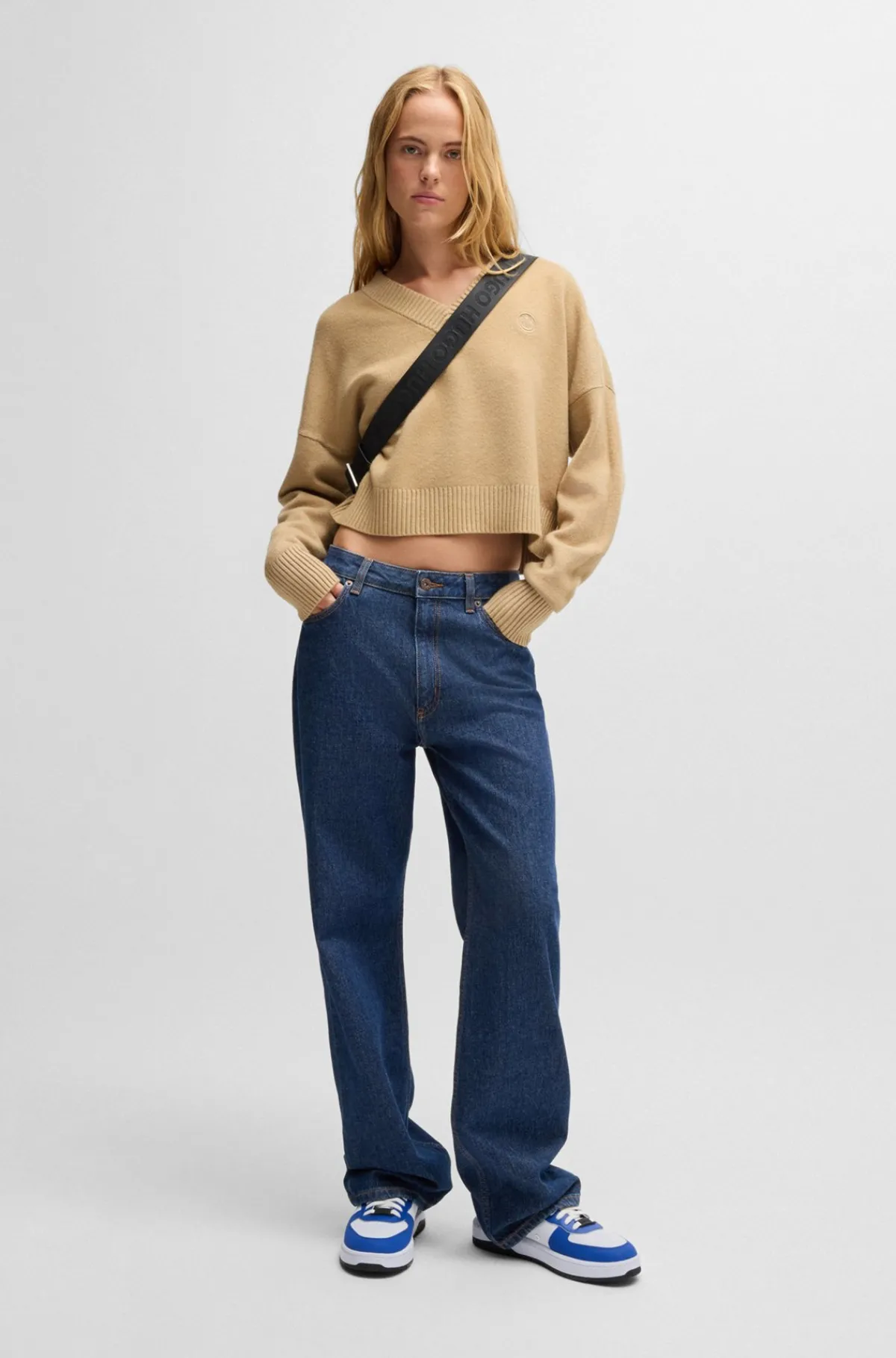 bl_jeans_i_denim_med_behageligt_strk_og_saltandpeppereffekt_4.webp HUGO BOSS Blå Jeans I Denim Med Behageligt Stræk Og Salt-and-pepper-effekt. Mørkeblå Fashion