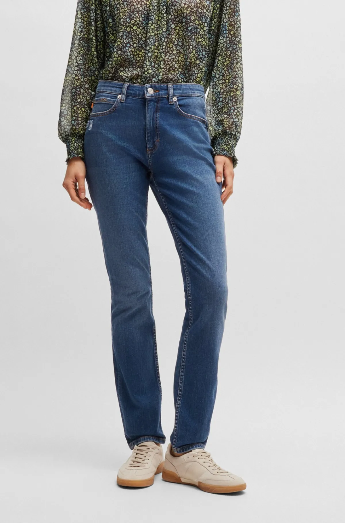 bl_jeans_i_denim_med_strk_og_slitage_1.webp HUGO BOSS Blå Jeans I Denim Med Stræk Og Slitage Mørkeblå Best