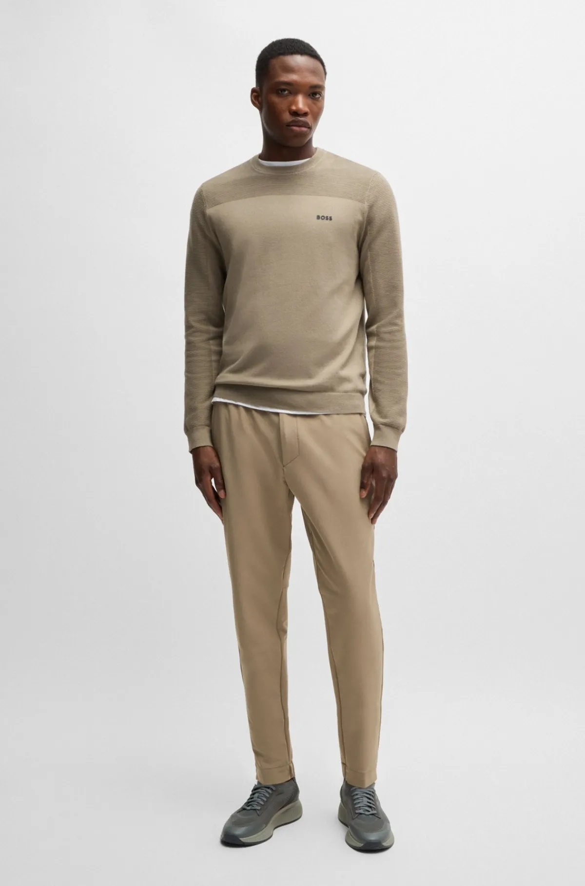 chinos_med_tapered_fit_i_strygelet_stof_med_strk_i_fire_retninger_3-2.webp HUGO BOSS Chinos Med Tapered Fit I Strygelet Stof Med Stræk I Fire Retninger Brun New