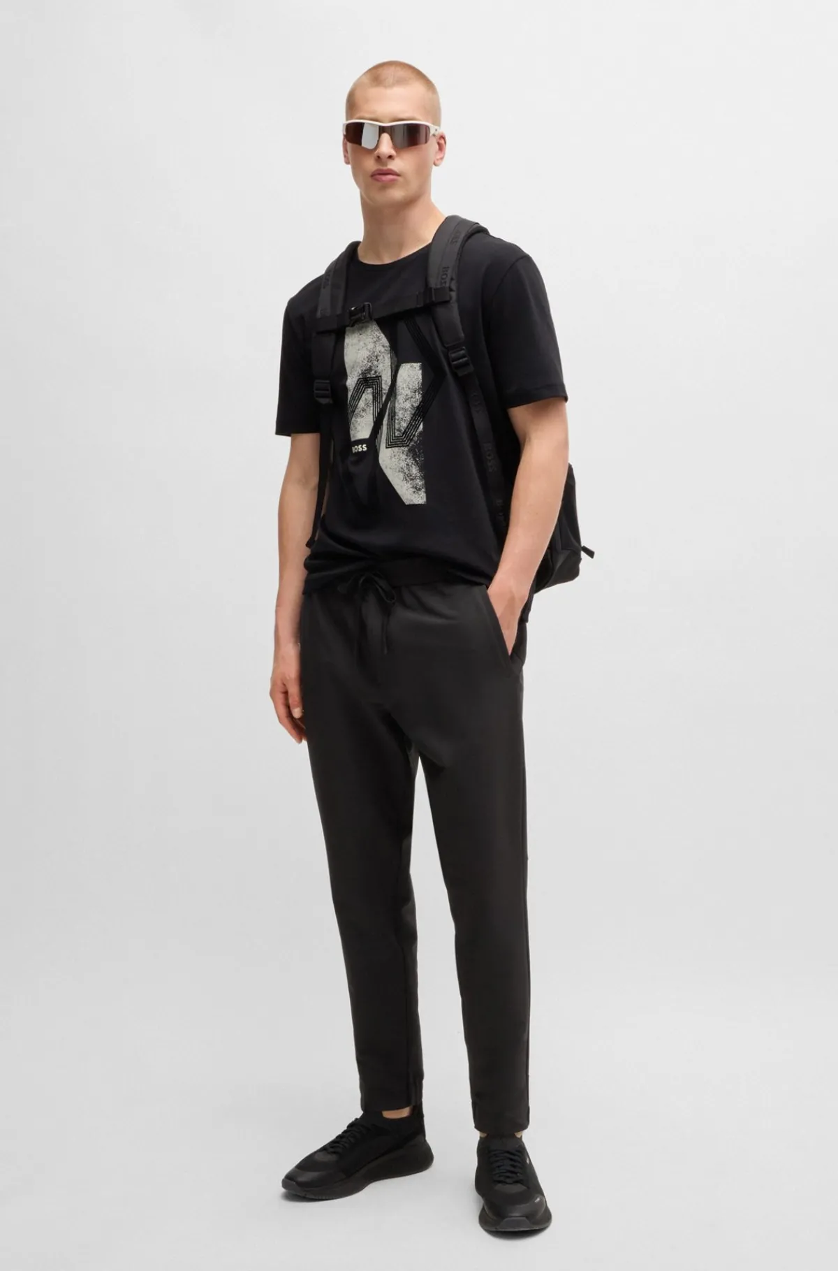 chinos_med_tapered_fit_i_strygelet_stof_med_strk_i_fire_retninger_3-4.webp HUGO BOSS Chinos Med Tapered Fit I Strygelet Stof Med Stræk I Fire Retninger Sort Cheap