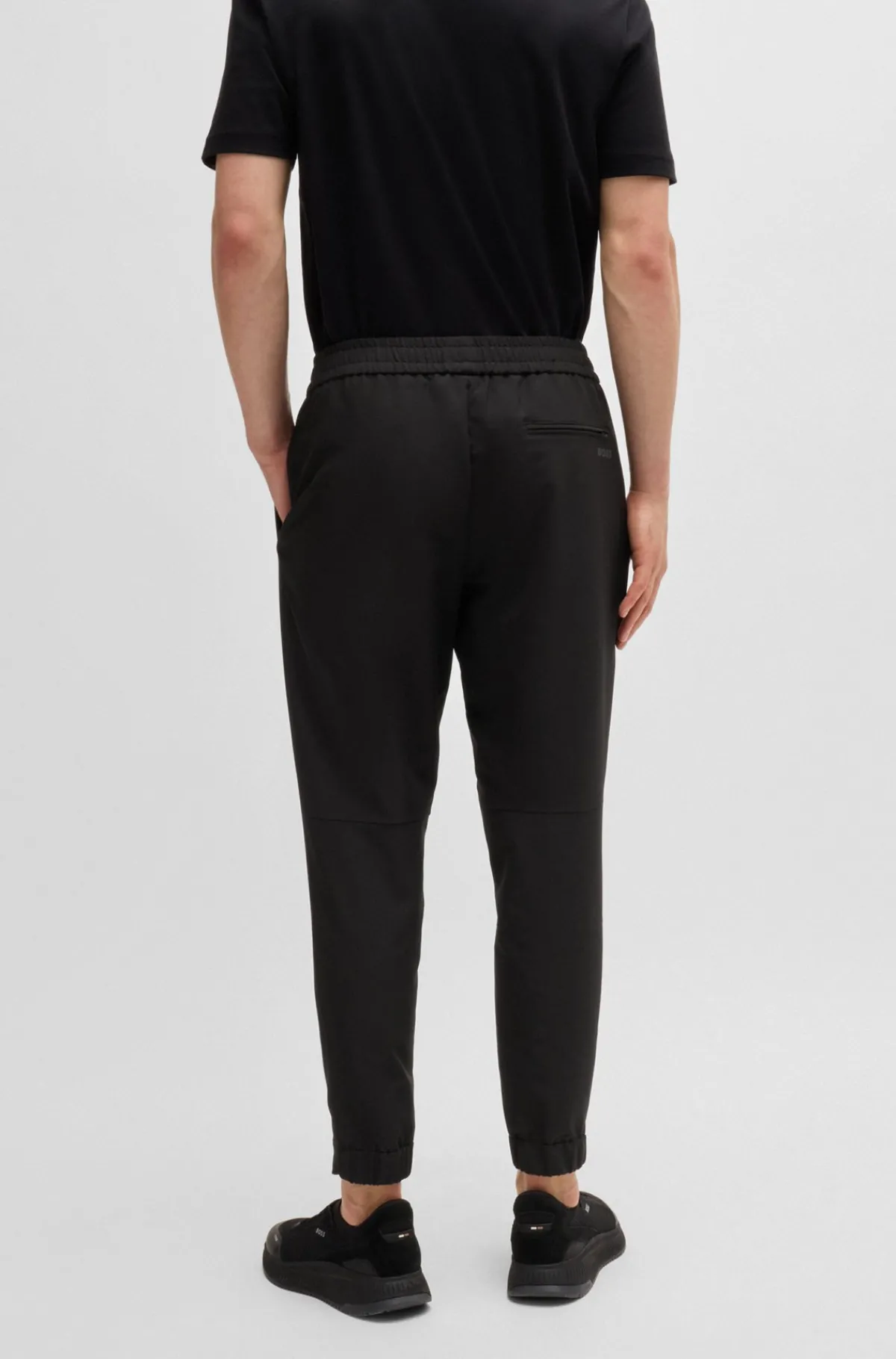 chinos_med_tapered_fit_i_strygelet_stof_med_strk_i_fire_retninger_4-4.webp HUGO BOSS Chinos Med Tapered Fit I Strygelet Stof Med Stræk I Fire Retninger Sort Cheap