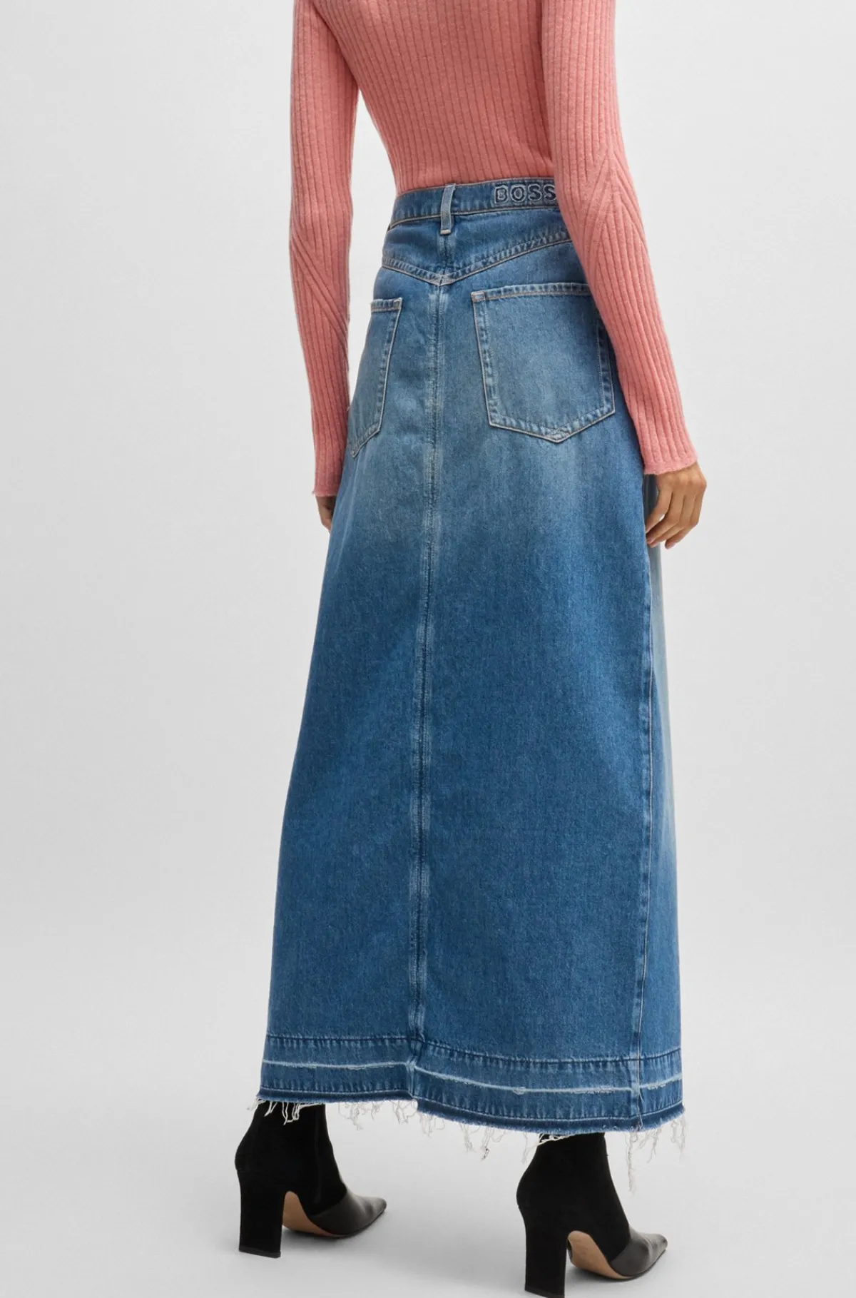 denimnederdel_i_maxilngde_med_slids_foran_5.webp HUGO BOSS Denimnederdel I Maxilængde Med Slids Foran Blå Store