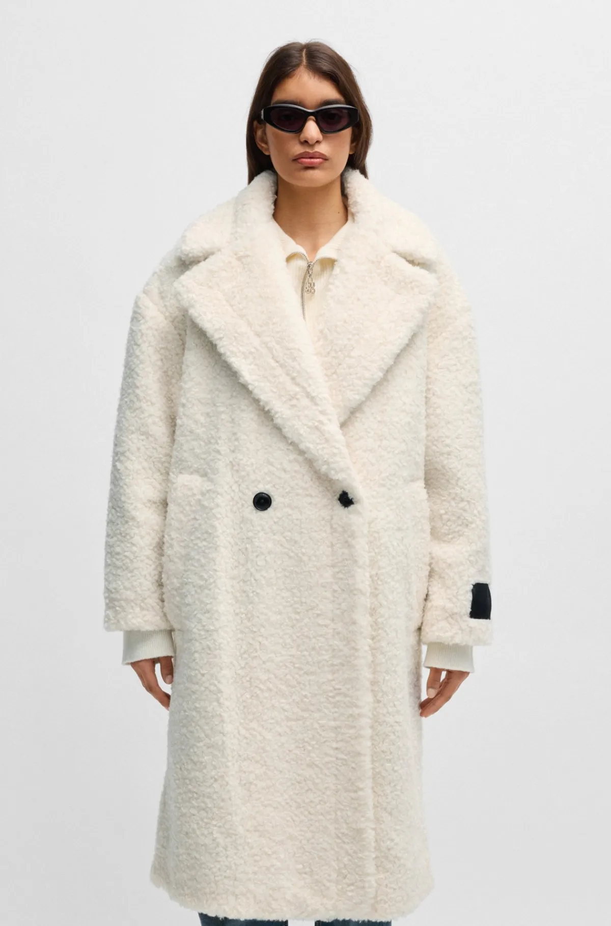 dobbeltradet_frakke_med_oversize_fit_i_imiteret_pels_0.webp HUGO BOSS Dobbeltradet Frakke Med Oversize Fit I Imiteret Pels Naturlig Best Sale