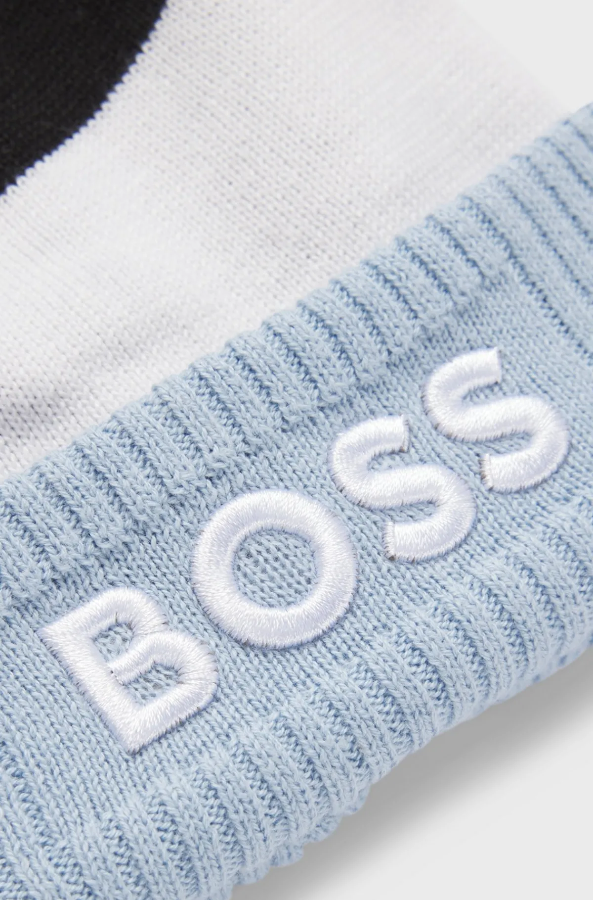 flerfarvet_hue_til_brn_med_pompon_2.webp HUGO BOSS Flerfarvet Hue Til Børn Med Pompon Blå Clearance