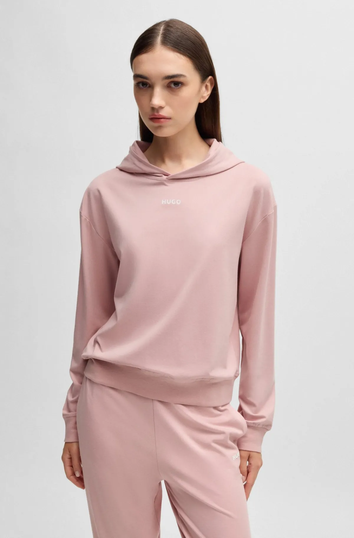 httetrje_i_jersey_med_strk_og_logoprint_1-1.webp HUGO BOSS Hættetrøje I Jersey Med Stræk Og Logoprint Lys pink Shop