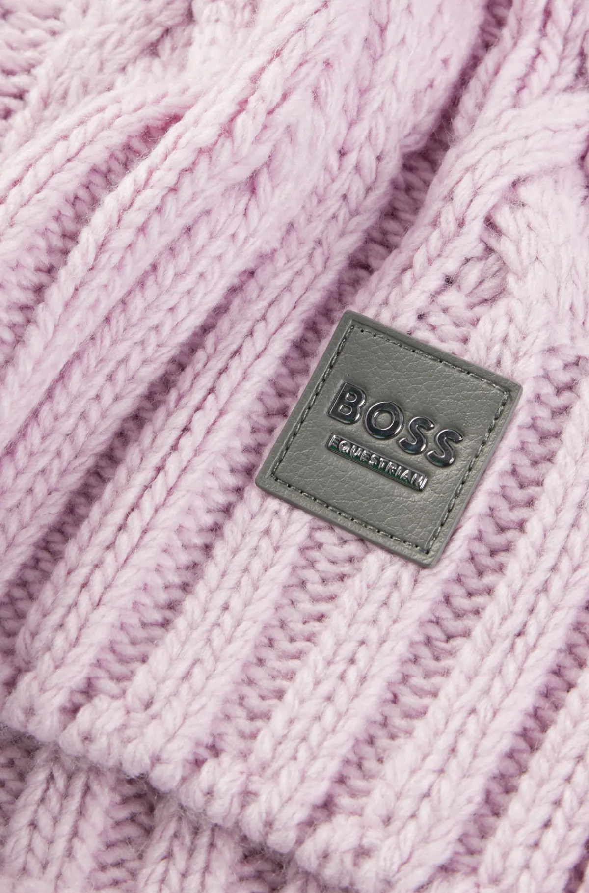 kabelstrikket_trklde_med_logomrkat_til_hestesport_3.webp HUGO BOSS Kabelstrikket Tørklæde Med Logomærkat Til Hestesport Lyslilla Fashion