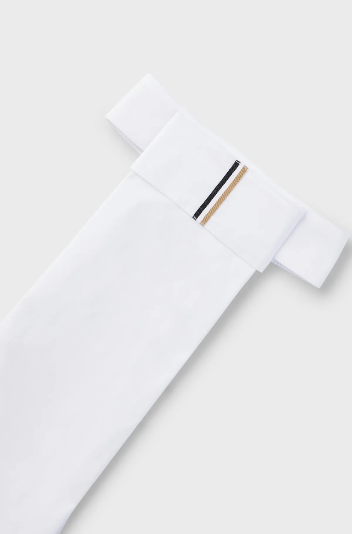 onepiece_plastron_til_hestesport_med_signaturstribe_2.webp HUGO BOSS One-piece Plastron Til Hestesport Med Signaturstribe Hvid Best