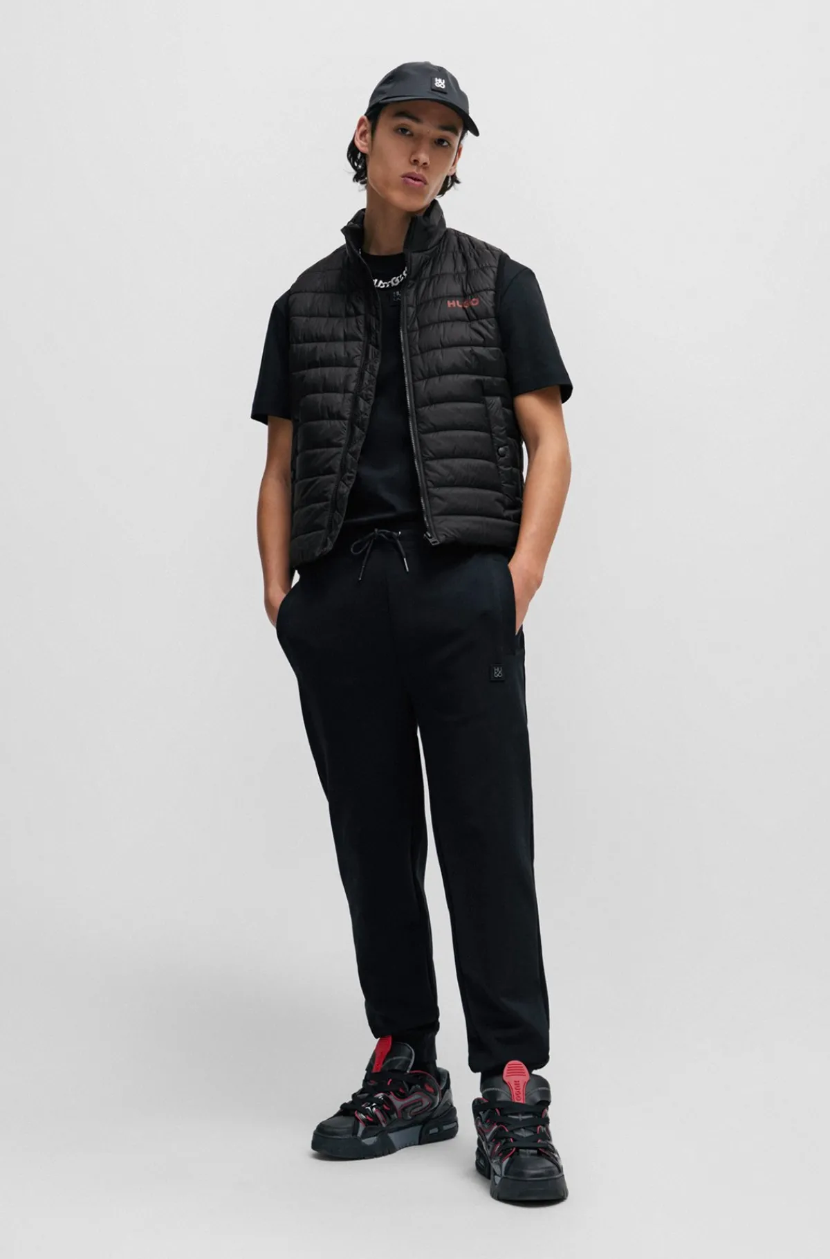 vandafvisende_vest_med_kontrastlogo_3.webp HUGO BOSS Vandafvisende Vest Med Kontrastlogo Sort Best