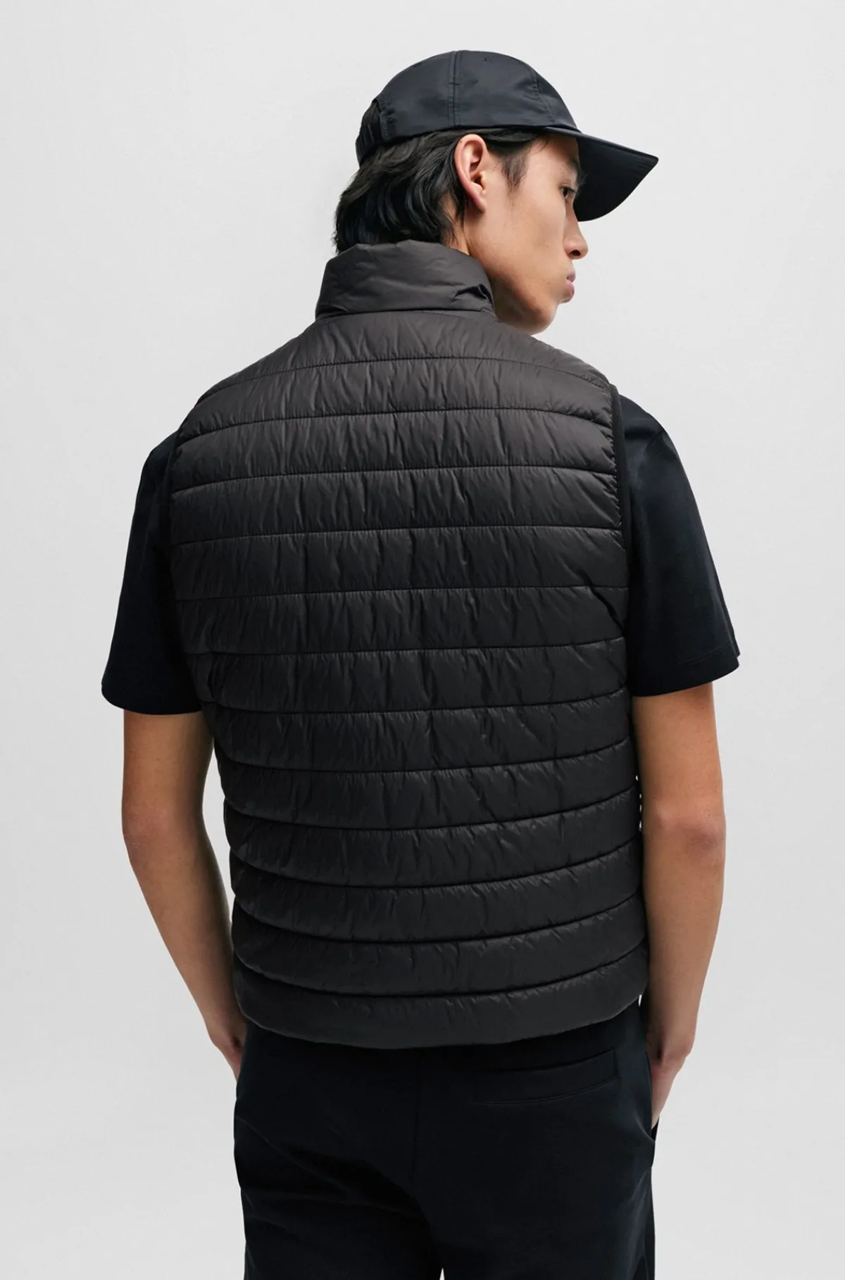 vandafvisende_vest_med_kontrastlogo_4.webp HUGO BOSS Vandafvisende Vest Med Kontrastlogo Sort Best