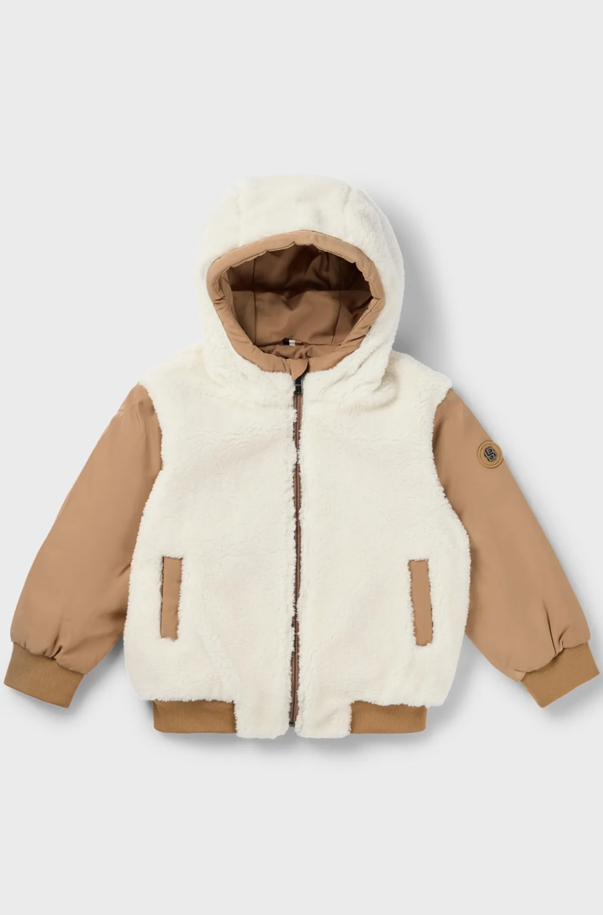 vendbar_jakke_til_brn_med_htte_i_twill_og_sherpafleece_1.webp HUGO BOSS Vendbar Jakke Til Børn Med Hætte I Twill Og Sherpa-fleece Brun Fashion