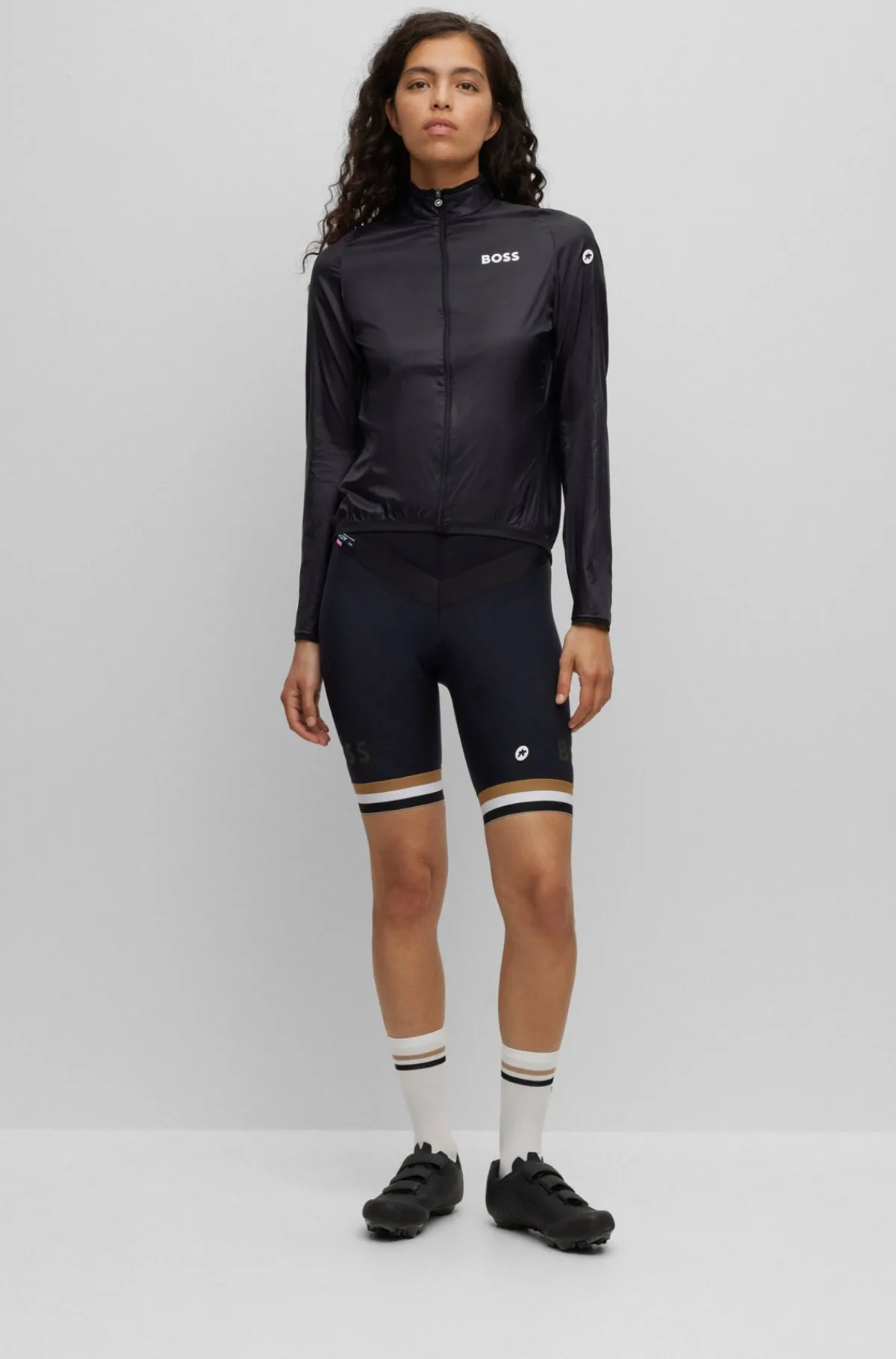 vindjakke_fra_boss_x_assos_med_strkbart_mesh_og_et_design_der_nemt_kan_pakkes_ned_3.webp HUGO BOSS Vindjakke Fra BOSS X ASSOS Med Strækbart Mesh Og Et Design, Der Nemt Kan Pakkes Ned Sort Flash Sale